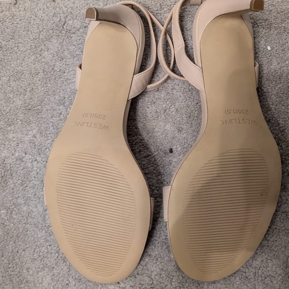 🆕️Westlink Nude Heels with Cute Charms Size 7 - Giftable! - Picture 11 of 14